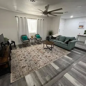3bedroom 2bath 15 Min To Strip 10 Downtown Las Vegas