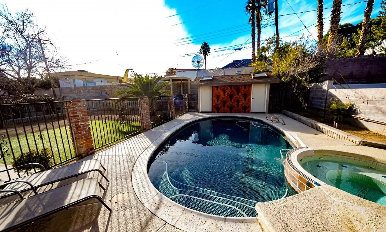 Newer Ranch With Pool And Hot Tub Near The Strip And Freemont Street. Villa Las Vegas