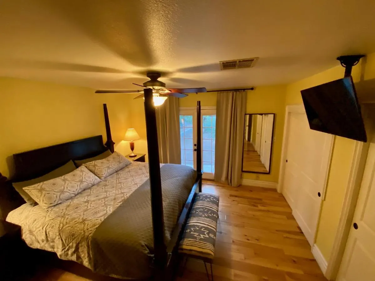 Newer Ranch With Pool And Hot Tub Near The Strip And Freemont Street. Villa Las Vegas